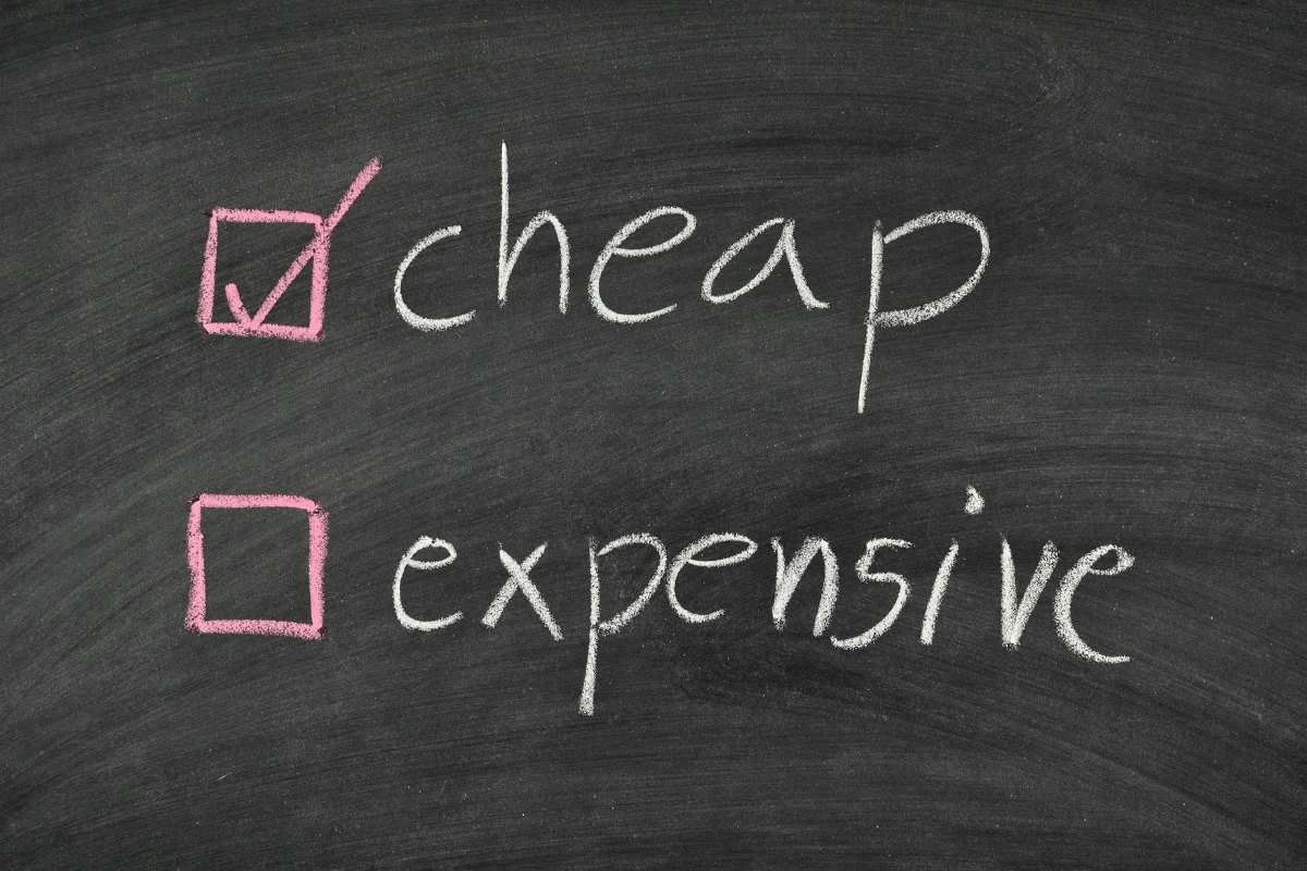 Hướng dẫn chọn gói thiết kế website giá rẻ phù hợp và những yếu tố cần lưu ý.